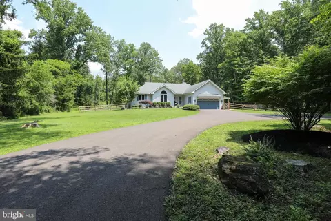 1706 Country Ln, Quakertown, PA 18951