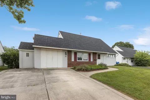 52 Plumtree Rd, Levittown, PA 19056