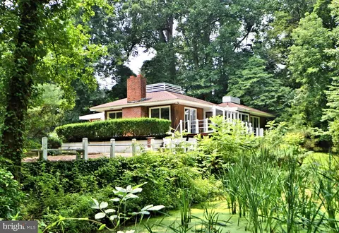 10812 Glen Valley Rd, Morrisville, PA 19067