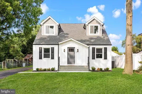 67 Woodside Ave, Levittown, PA 19057