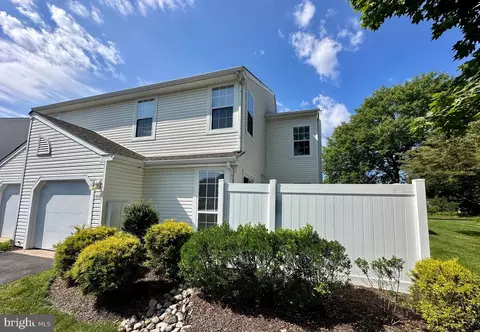 55 Banbury Ct, Holland, PA 18966