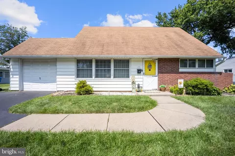 20 Mill Dr, Levittown, PA 19056