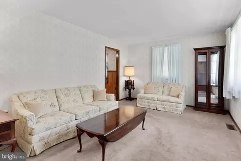 908 Stephen Ave, Croydon, PA 19021 photo 2