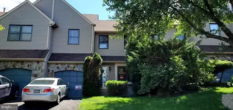 93 Bellwood Dr, Upper Holland, PA 19053