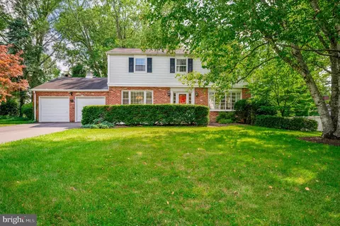 10 Walnut Ln, Doylestown, PA 18901