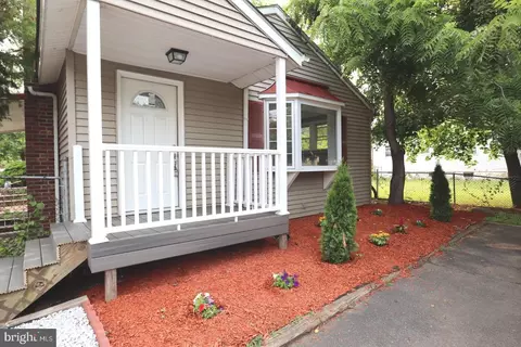 1821 Edgely Rd, Levittown, PA 19057