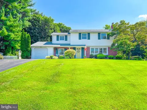 70 Christopher Dr, Holland, PA 18966
