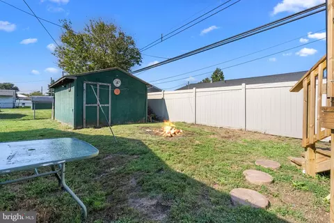 184 Farmbrook Dr, Levittown, PA 19055 photo 21
