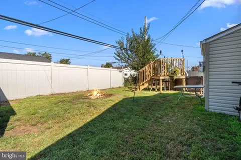 184 Farmbrook Dr, Levittown, PA 19055 photo 20