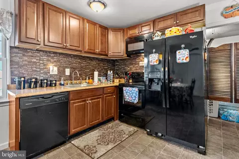 184 Farmbrook Dr, Levittown, PA 19055 photo 7