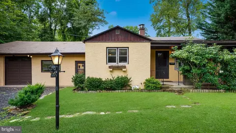 1101 Sunset Ln, Bensalem, PA 19020
