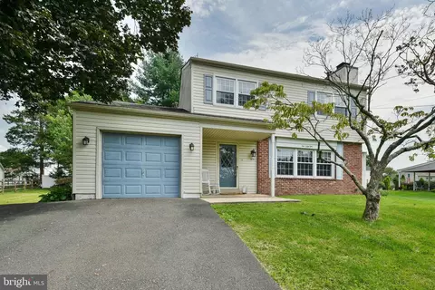 551 Fisher Ln, Warminster, PA 18974