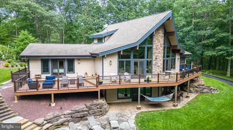 26 Red Cliff Rd, Upper Black Eddy, PA 18972