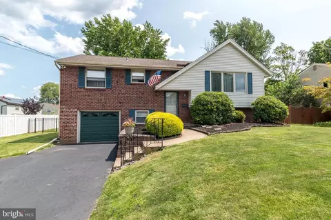 863 Stallion Rd, Warrington, PA 18976
