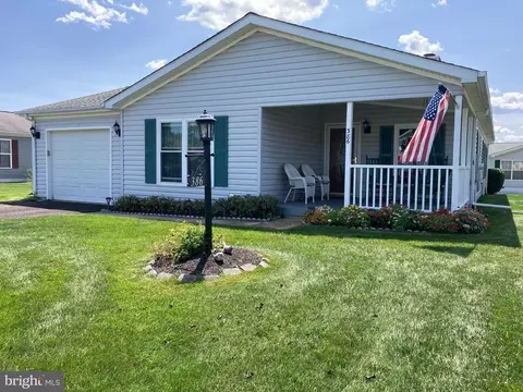 386 Thrush Ct W, New Hope, PA 18938
