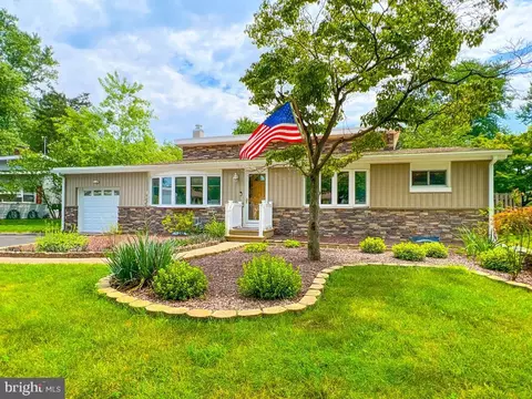 80 Manor Ln, Yardley, PA 19067