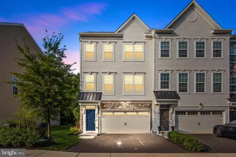 2211 Evin Dr, Warrington, PA 18976