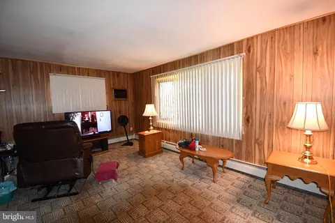 9 Hydrangea Rd, Levittown, PA 19056 photo 9