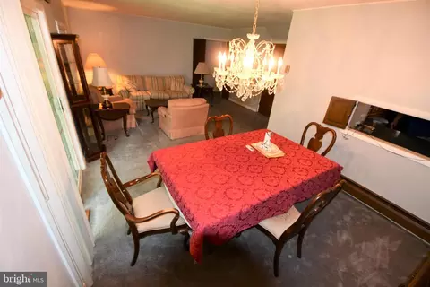 9 Hydrangea Rd, Levittown, PA 19056 photo 8