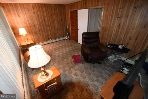9 Hydrangea Rd, Levittown, PA 19056 photo 10