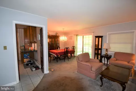 9 Hydrangea Rd, Levittown, PA 19056 photo 5