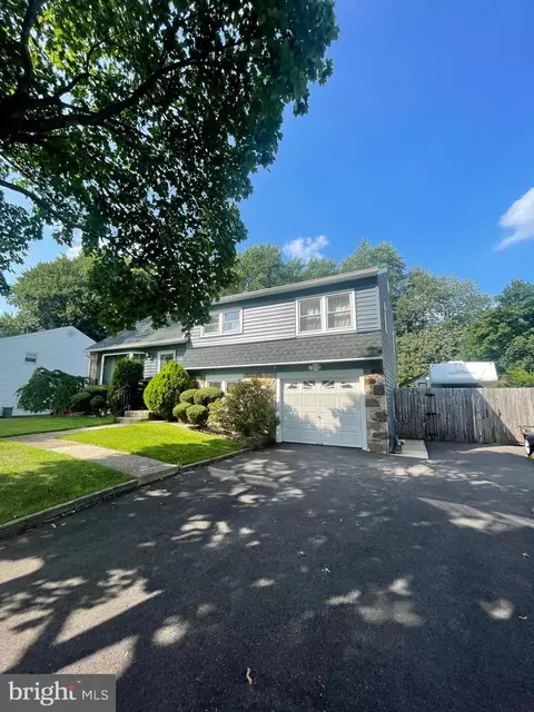 1007 Riviera Rd, Warminster, PA 18974