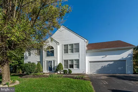 125 Rugby Dr, Langhorne, PA 19047