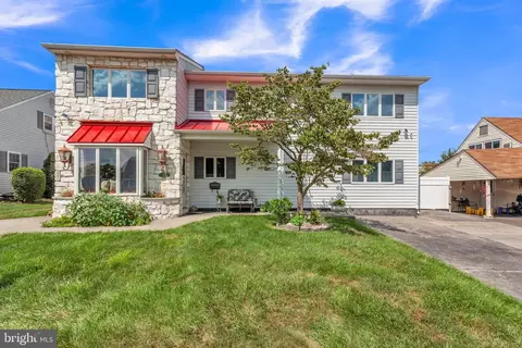 62 Hawthorne Ln, Levittown, PA 19055