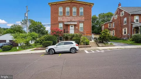 815 W Chestnut St #A, Perkasie, PA 18944