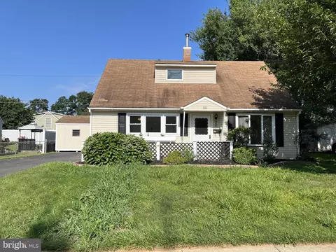 593 Rosemar Dr, Morrisville, PA 19067