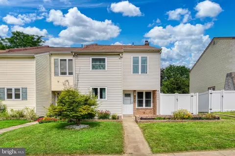 5044 S Hunters Ct, Bensalem, PA 19020
