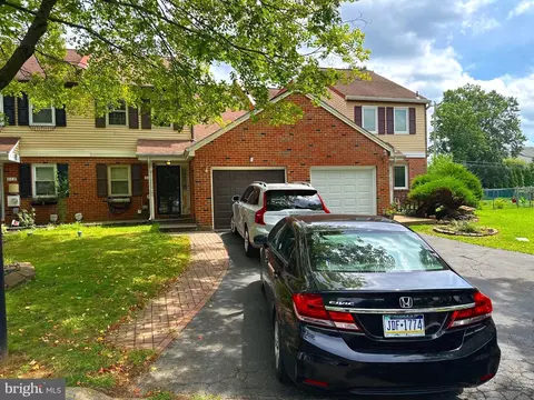 111 Garrison Ct, Langhorne, PA 19047