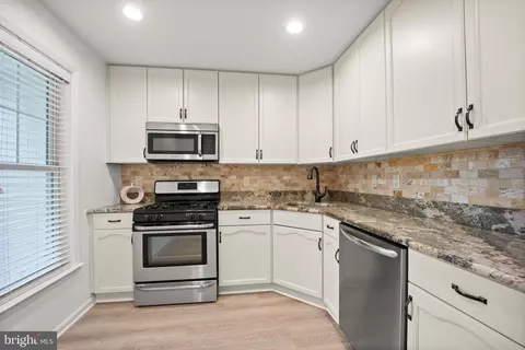 78 Grandview Dr, Ivyland, PA 18974