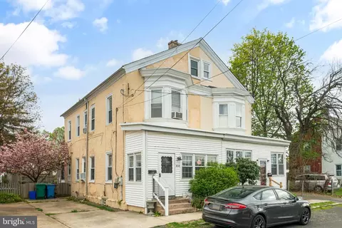 814 Pennsylvania Ave, Croydon, PA 19021