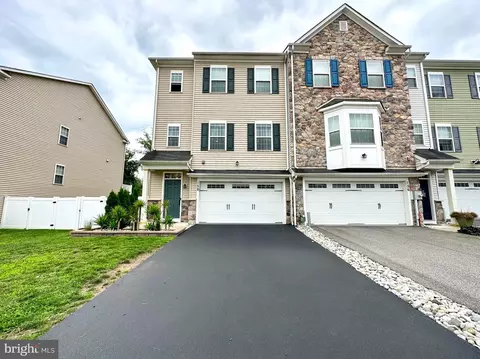 158 Graystone Dr, Feasterville Trevose, PA 19053