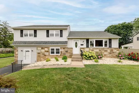 998 Howard Rd, Warminster, PA 18974