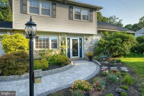 517 Buckstone Dr, Southampton, PA 18966