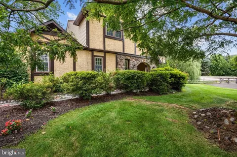 2156 Chapman Cir, Jamison, PA 18929 photo 2
