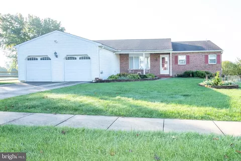 987 Duxbury Dr, Langhorne, PA 19047