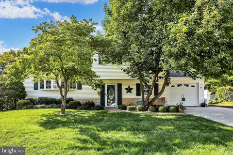 78 Lions Dr, Yardley, PA 19067