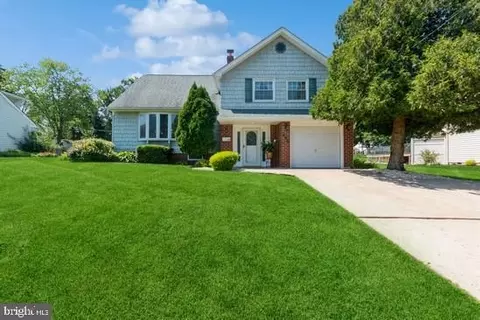 686 Cheryl Dr, Warminster, PA 18974