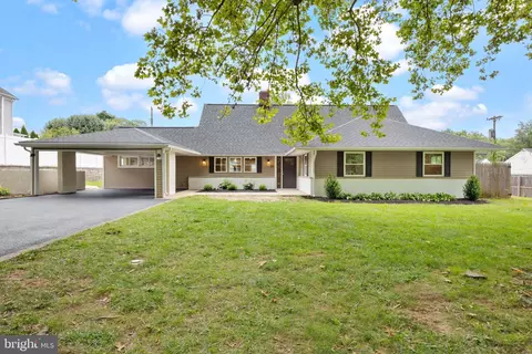 34 Red Rose Way, Levittown, PA 19056