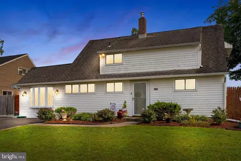 166 Idlewild Rd, Levittown, PA 19057
