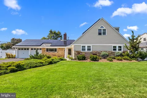 107 Forsythia Dr N, Levittown, PA 19056