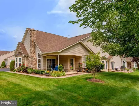 16 Fairway Dr, Warminster, PA 18974