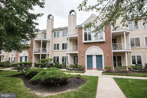 134 Pamela Ct, Levittown, PA 19057