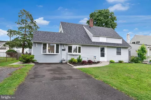 34 Noblewood Ln, Levittown, PA 19054