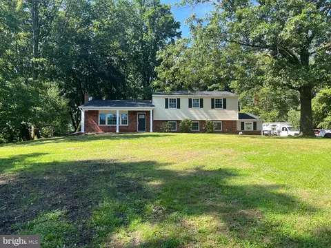 11 Pebble Woods Dr, Doylestown, PA 18901