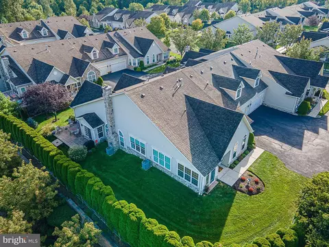 279 Fairway Dr #11, Warminster, PA 18974