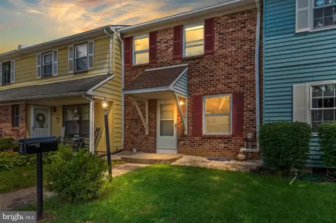 1003 Gates Pl, Warminster, PA 18974